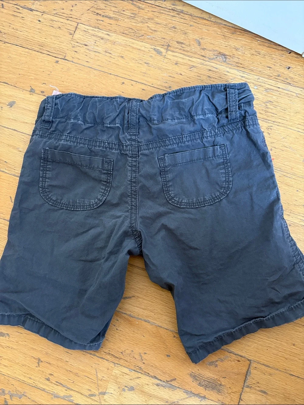 Girls Gray Lightweight Snap Shorts with Pockets by Old Navy Size 5